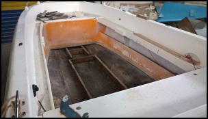 Αλλαγή σάπιου καθρέφτη και πατώματος